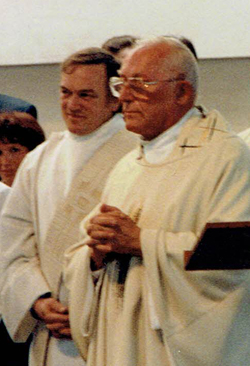 Michel met pastoor Vermoesen